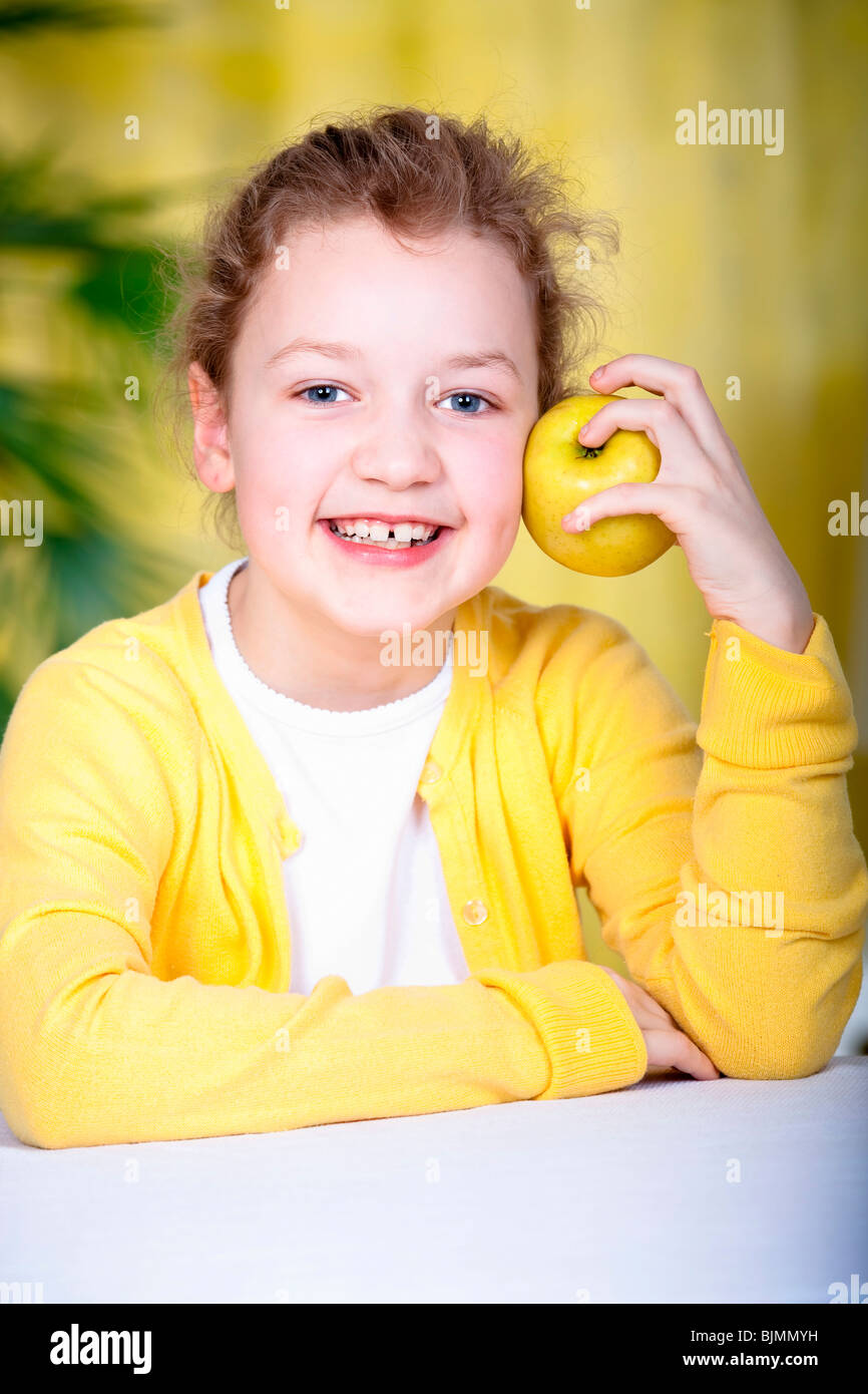 8 year old girl table apple hi-res stock photography and images - Alamy