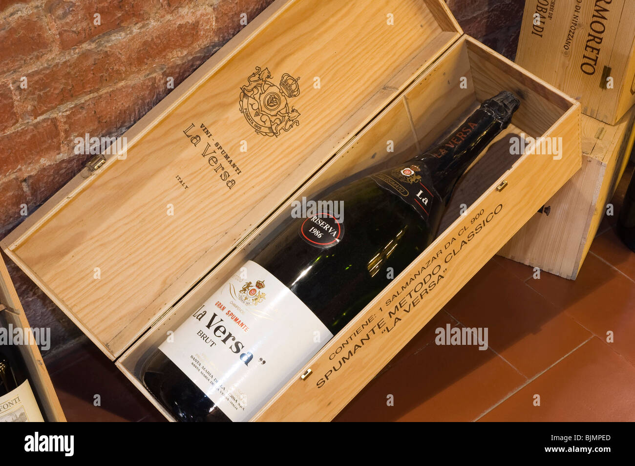 Riserva Champagne in a wooden box, Enoteca Italiana wine shop, Siena, Tuscany, Italy, Europe Stock Photo