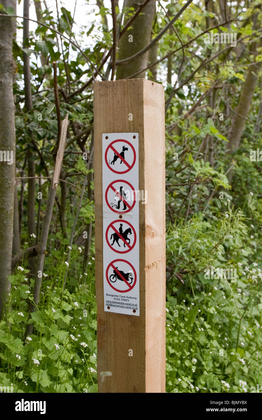 warning sign basingstoke canal Stock Photo