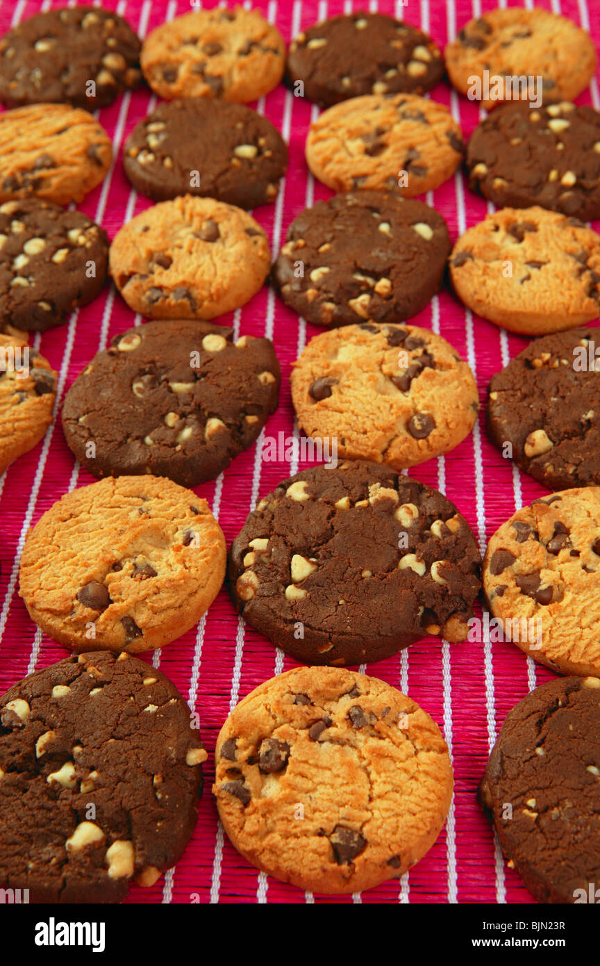 Chocolate cookie biscuits grid rows arrangement Stock Photo Alamy
