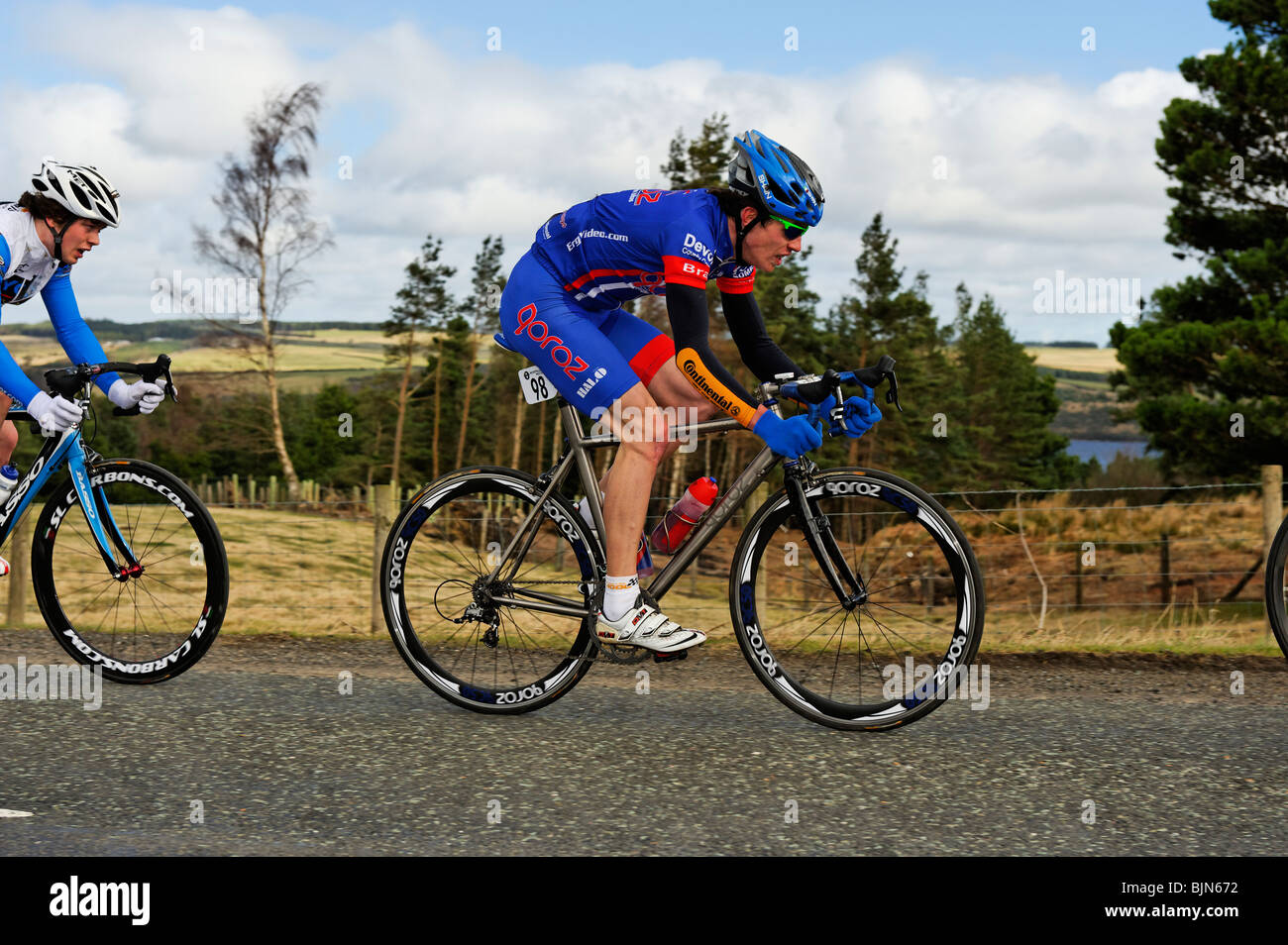 Racing cyclists on the Northumberland Water Tour of the Reservoir 2010 Stock Photo