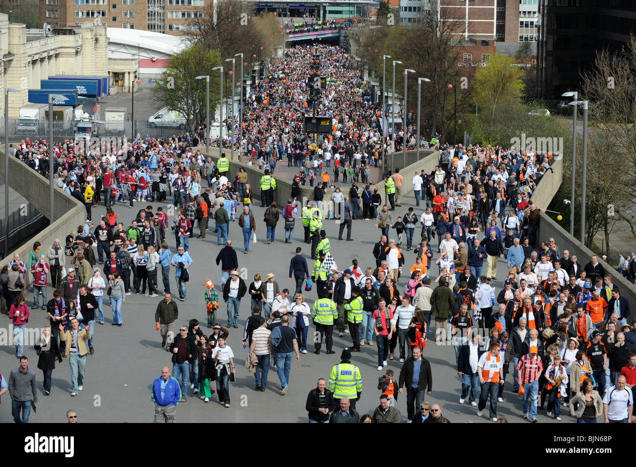 Football stadium crowd uk hires stock photography and images Alamy