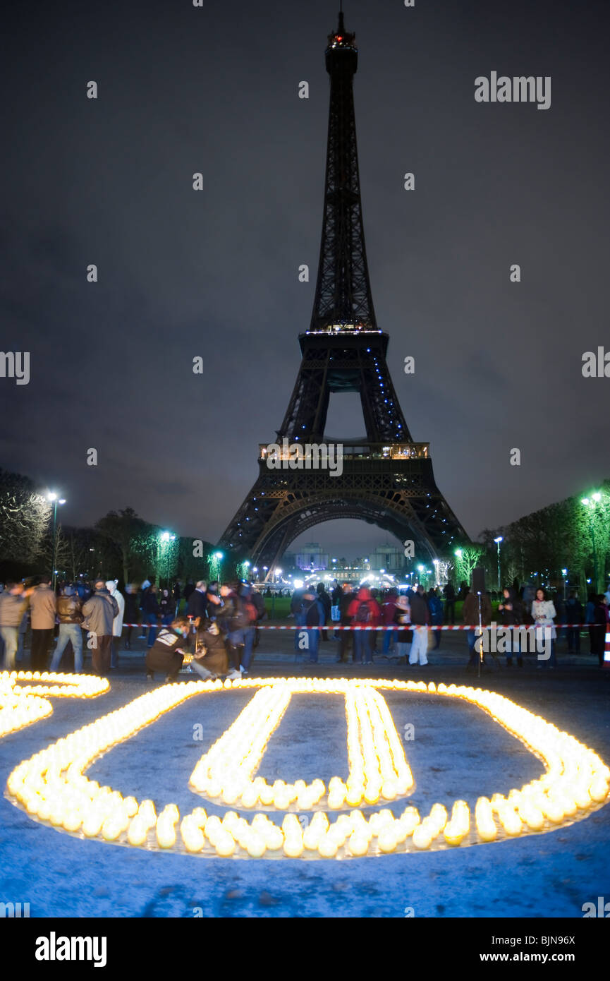 Eiffel tower light night saving hires stock photography and images Alamy
