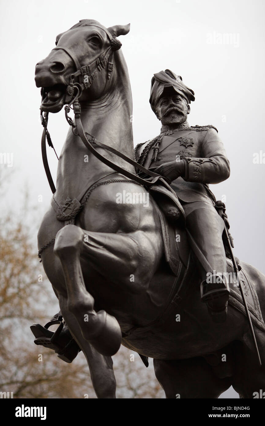 Equestrian bronze statue to King Edward VII by Sir Bertram MacKennal in