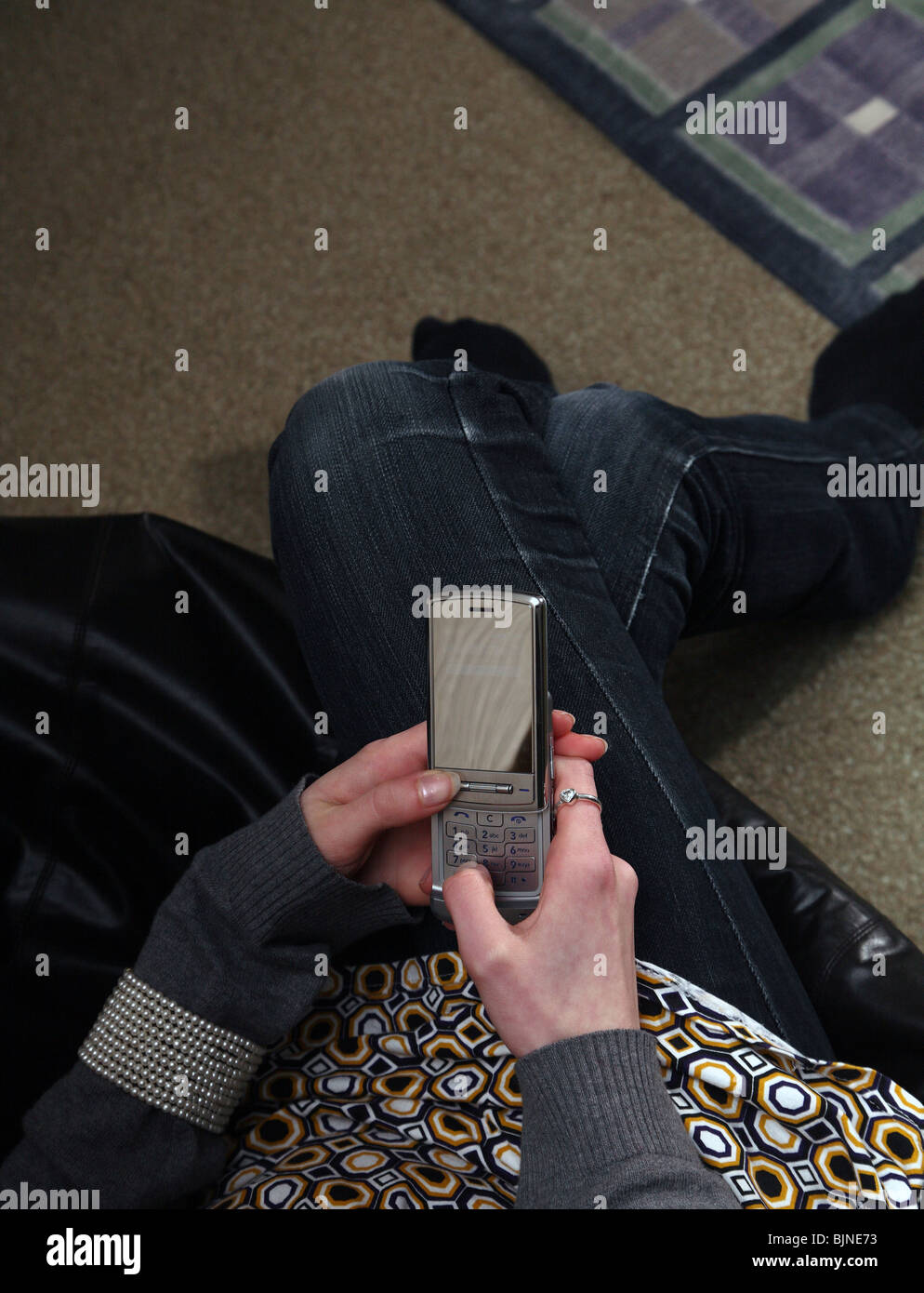 Teen mobile phone hi-res stock photography and images - Alamy