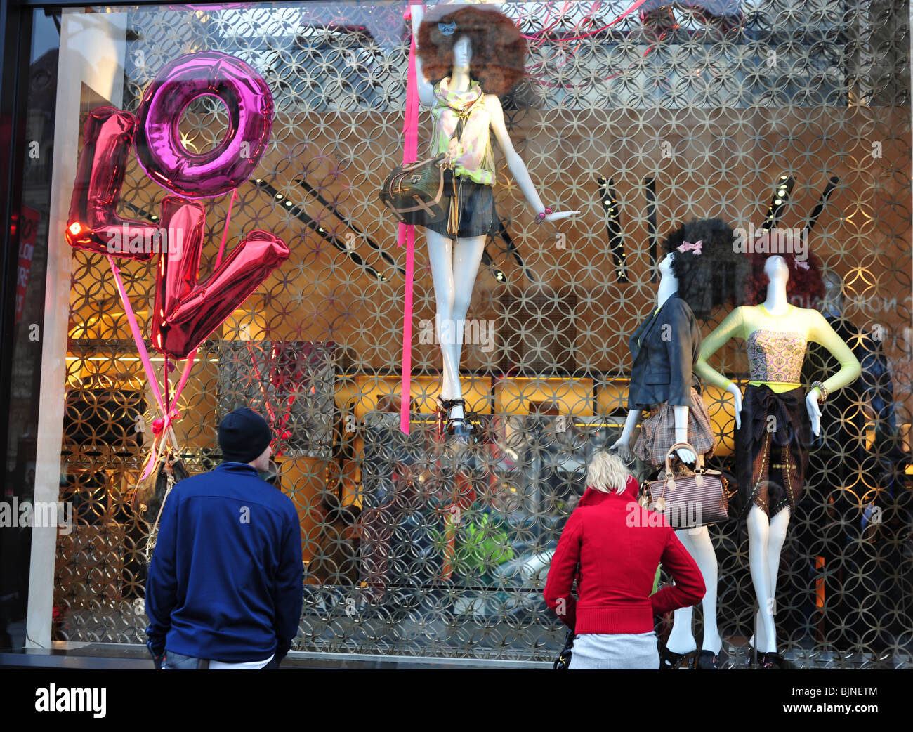 people watching fashion store Louis Vuitton in Paris Stock Photo