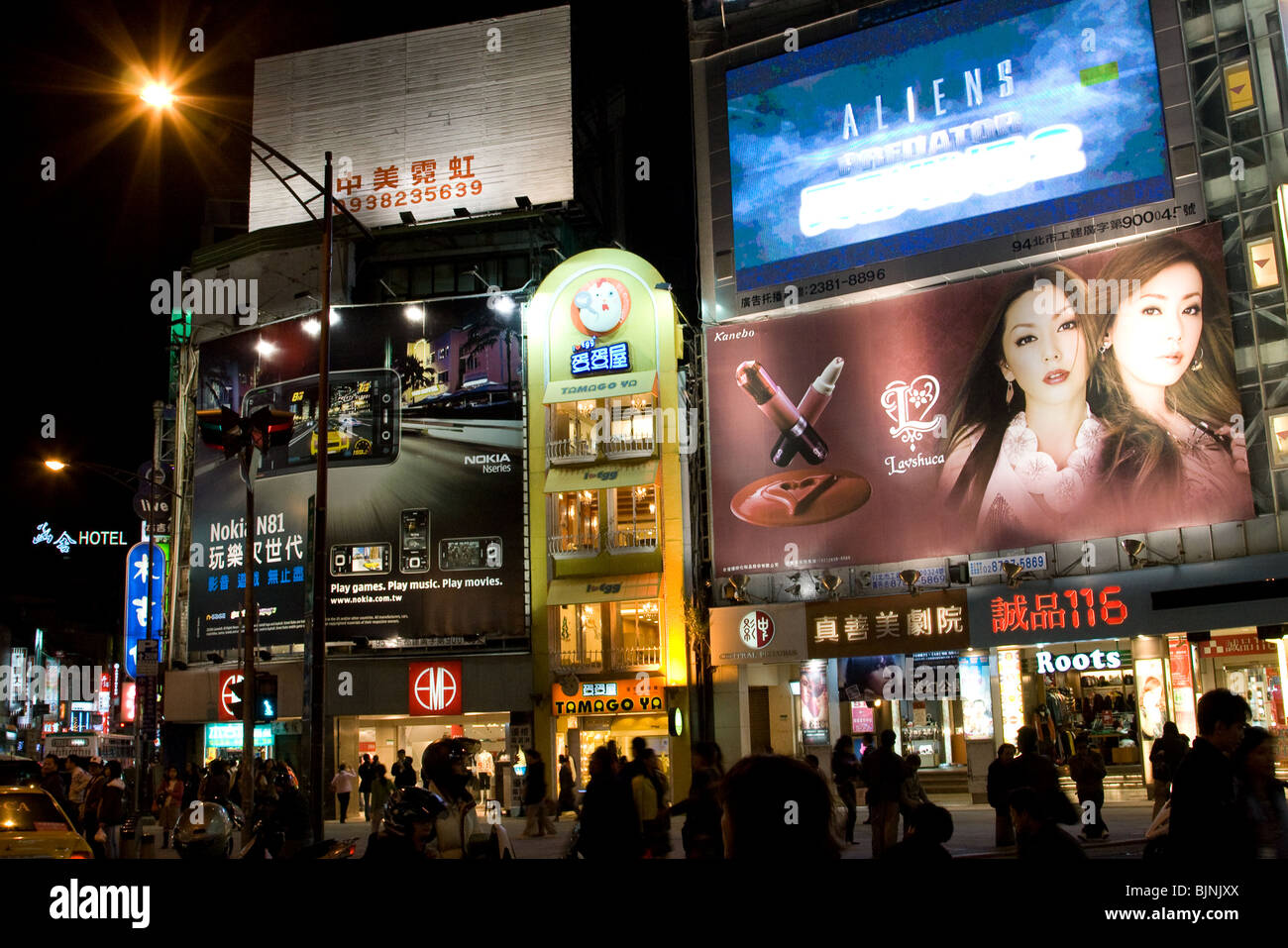 Sneaker Ximending Taipei Nike Shop Ximending Taipei Taiwan July 11 Crowds  Ximending Stock Photo 204665350