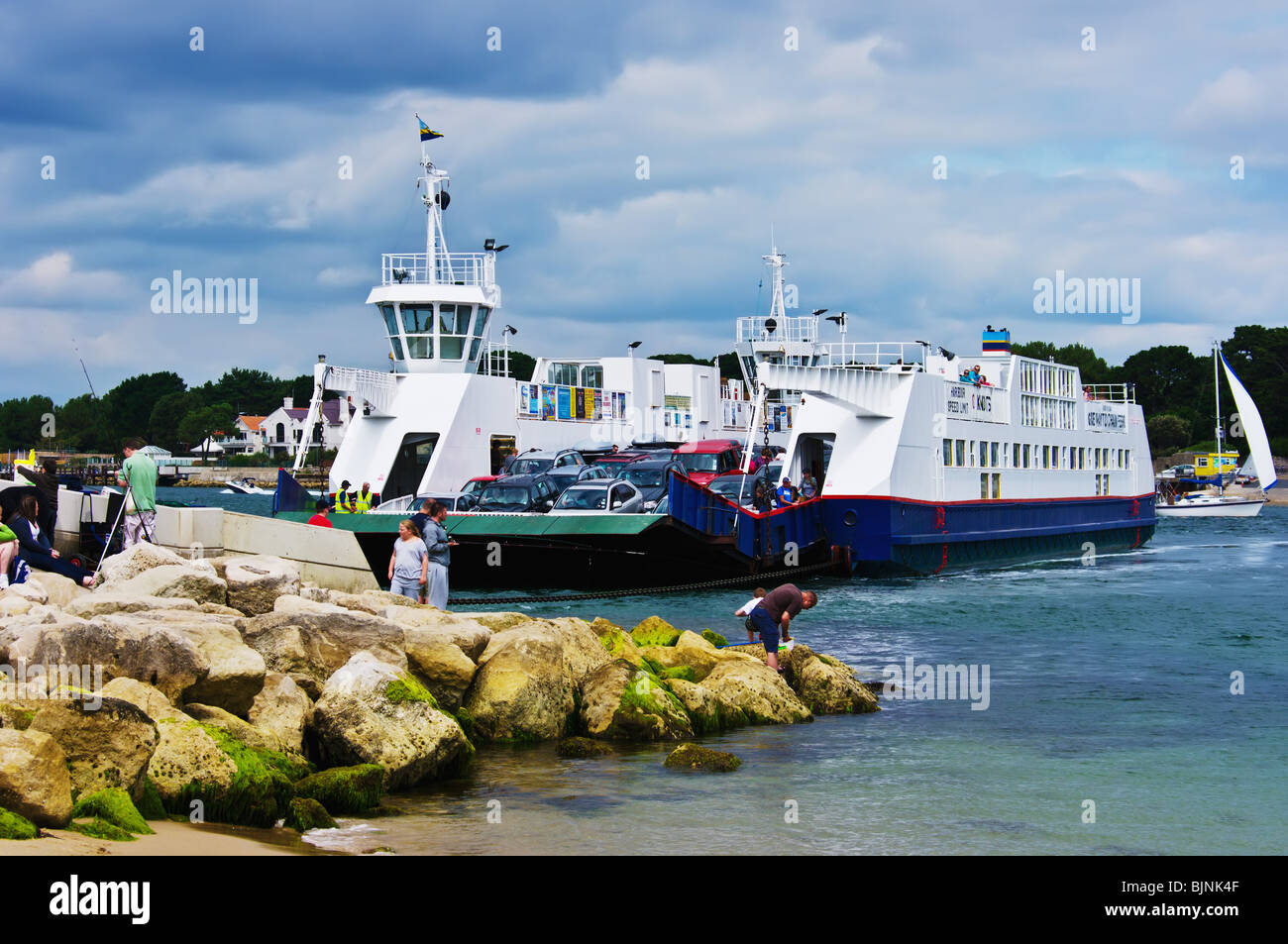 the chain ferry from studland to sandbanks poole harbour dorset Stock