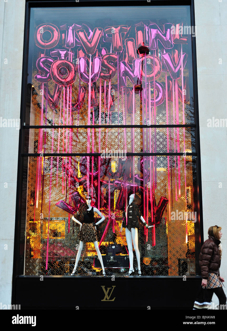 louis vuitton store in Paris Stock Photo