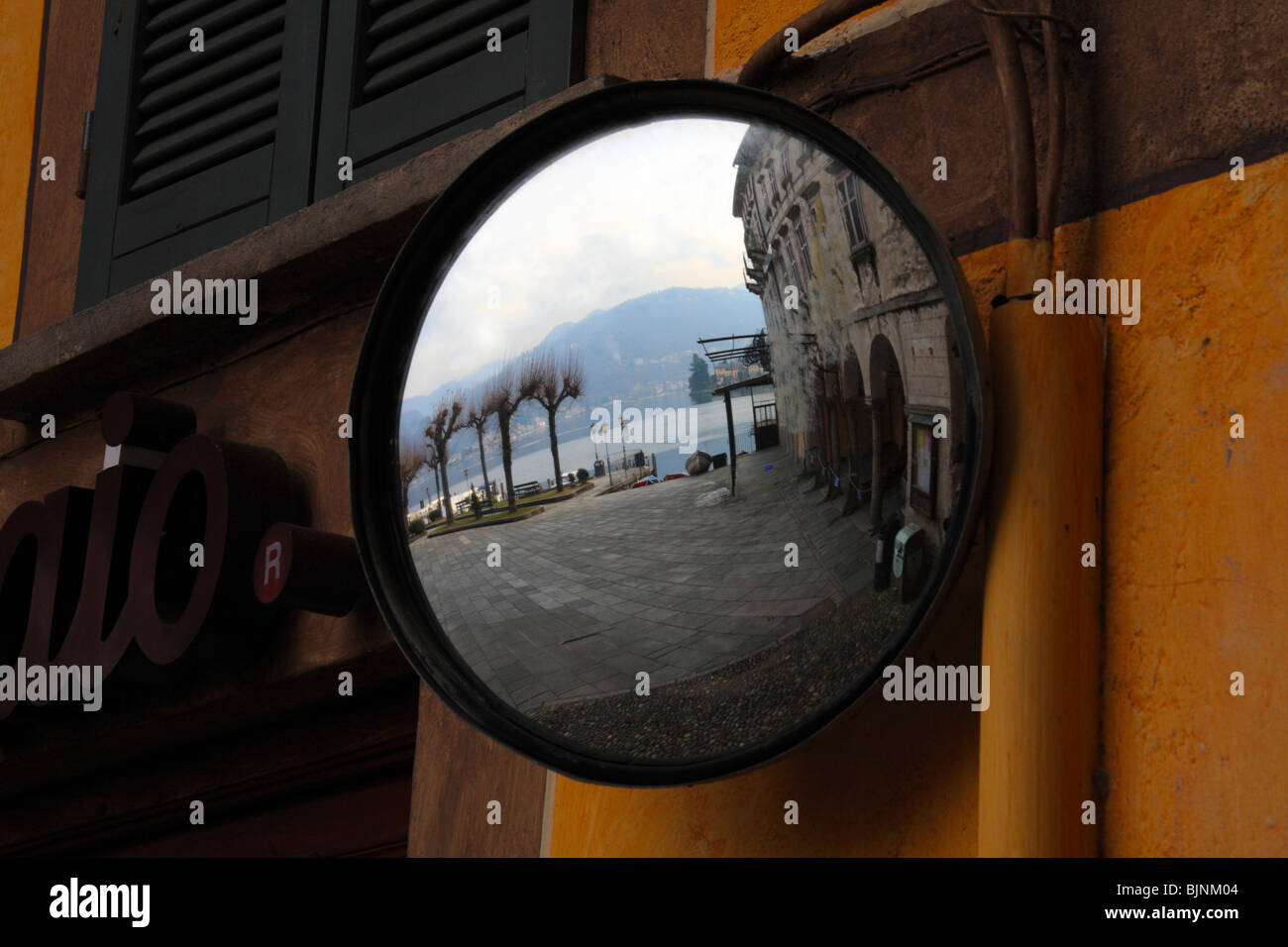View convex traffic mirror hi-res stock photography and images - Alamy