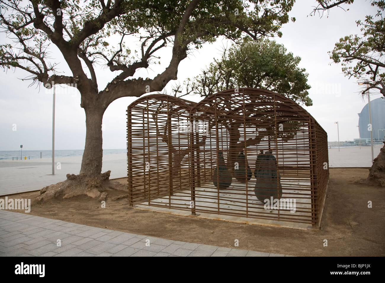 'Una habitacion donde siempre llueve' (A room were it always rains) - Sculpture by Juan Muñoz - Barceloneta Stock Photo