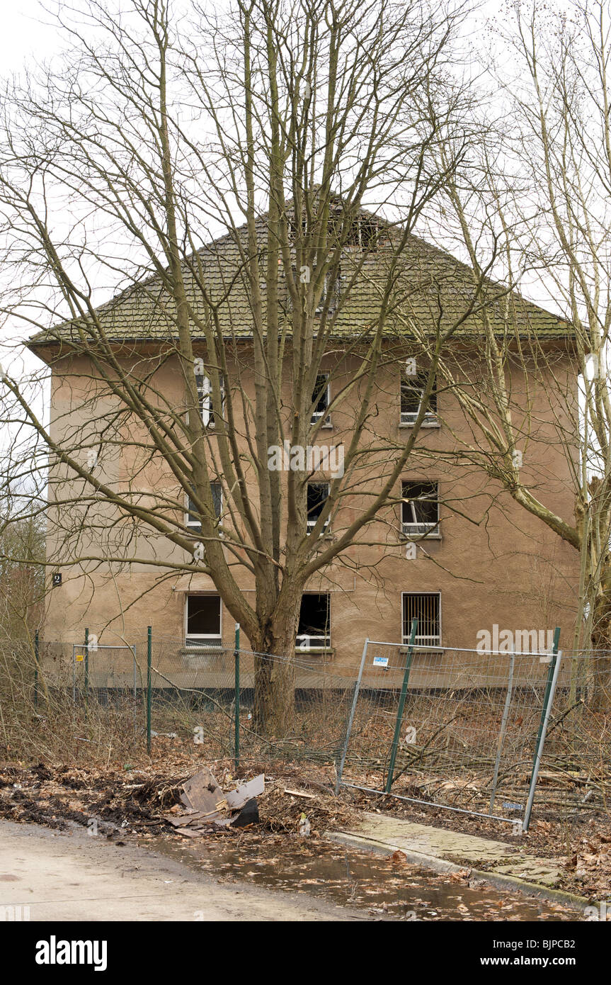 Derelict apartment block Stock Photo - Alamy