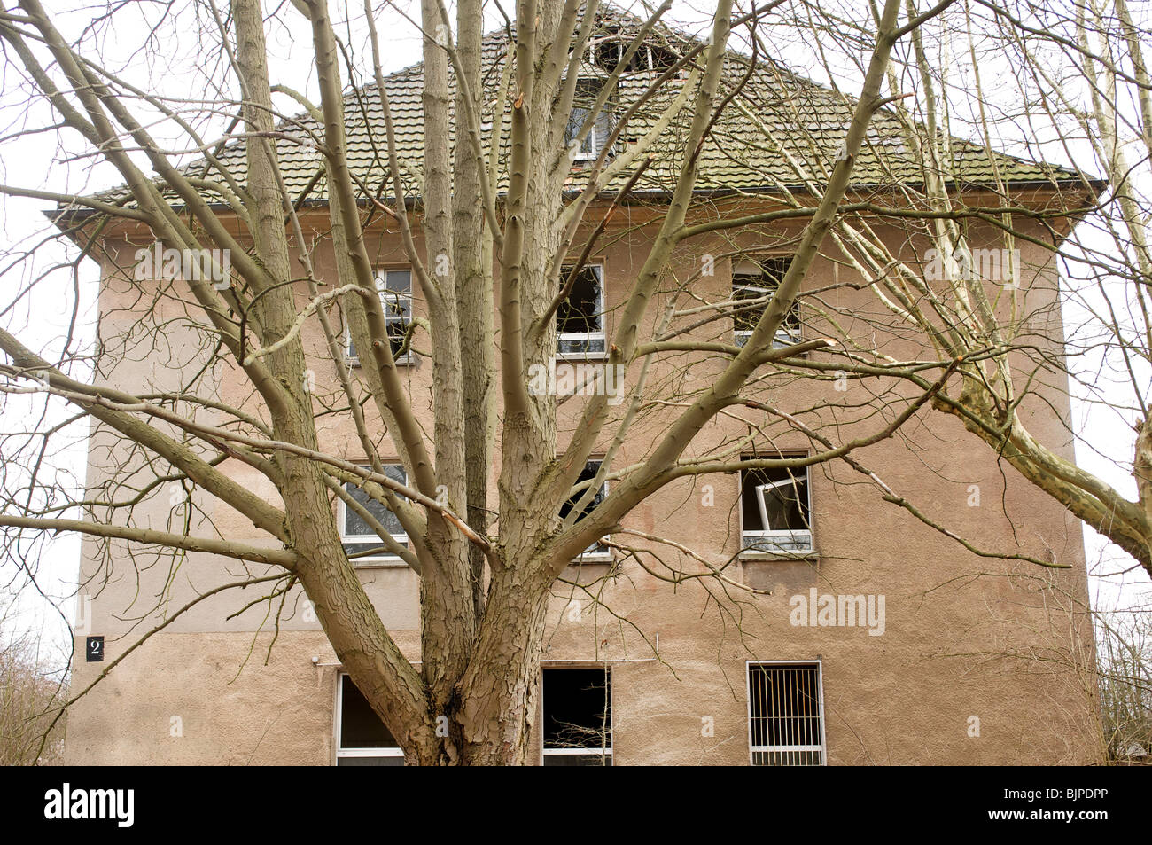 Derelict apartment block Stock Photo - Alamy