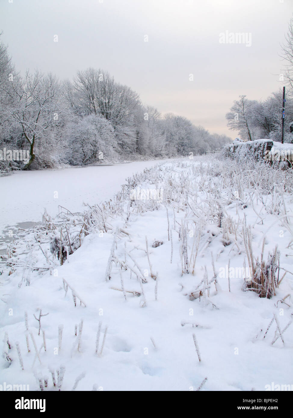 Frozen Forth and Clyde canal in winter Stock Photo