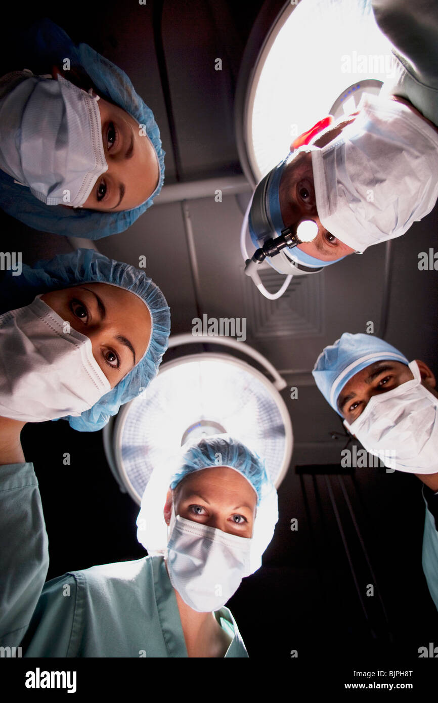 Doctors and nurses in surgery hi-res stock photography and images - Alamy