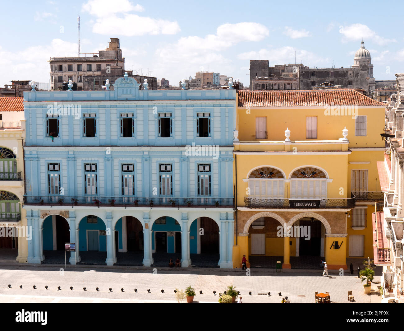 Colonial Architecture in Havana Plaza Vieja (Habana) Old Town Plaza ...