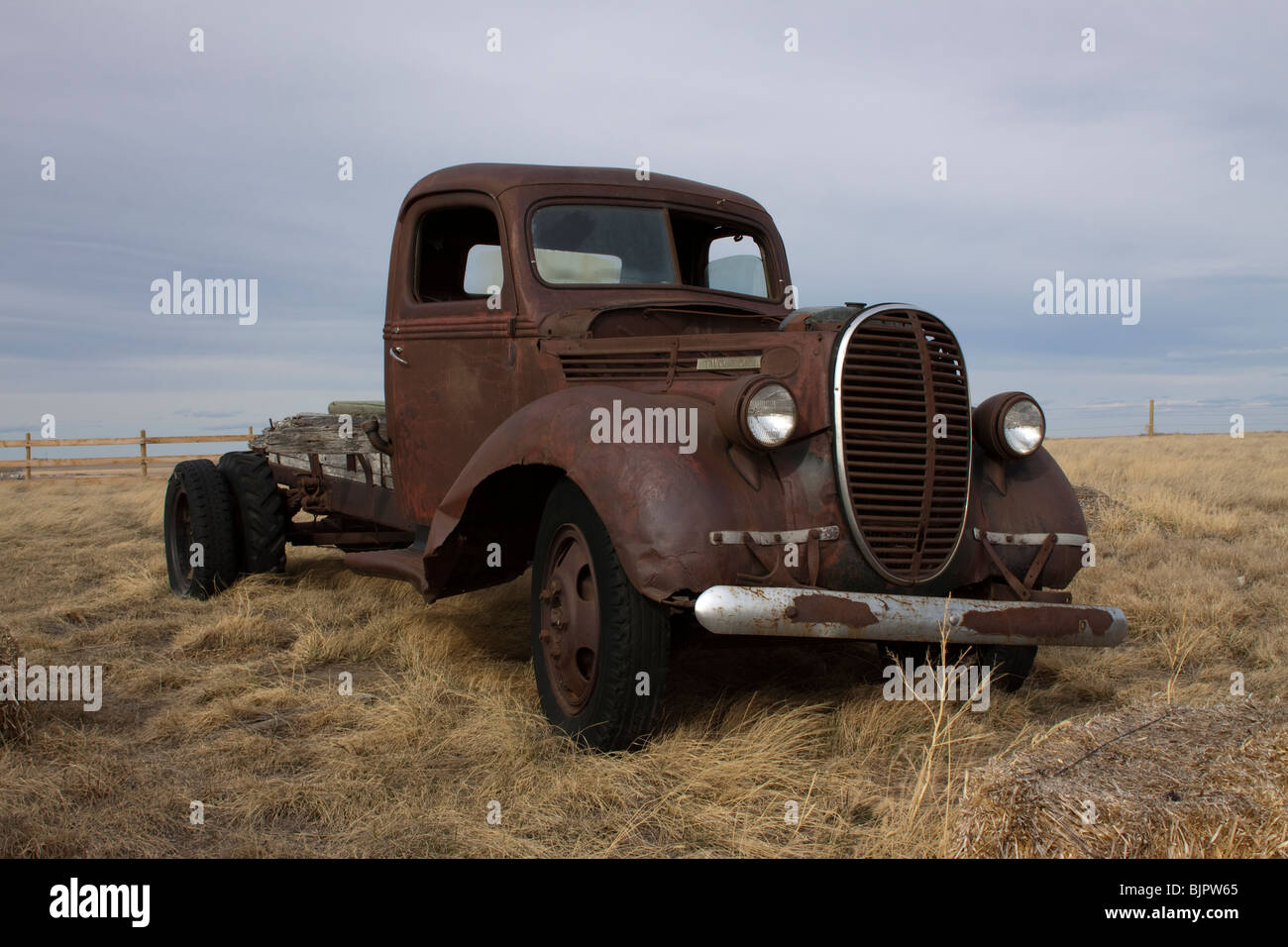 Rusty antique truck abandoned in Southern Alberta field Stock Photo - Alamy
