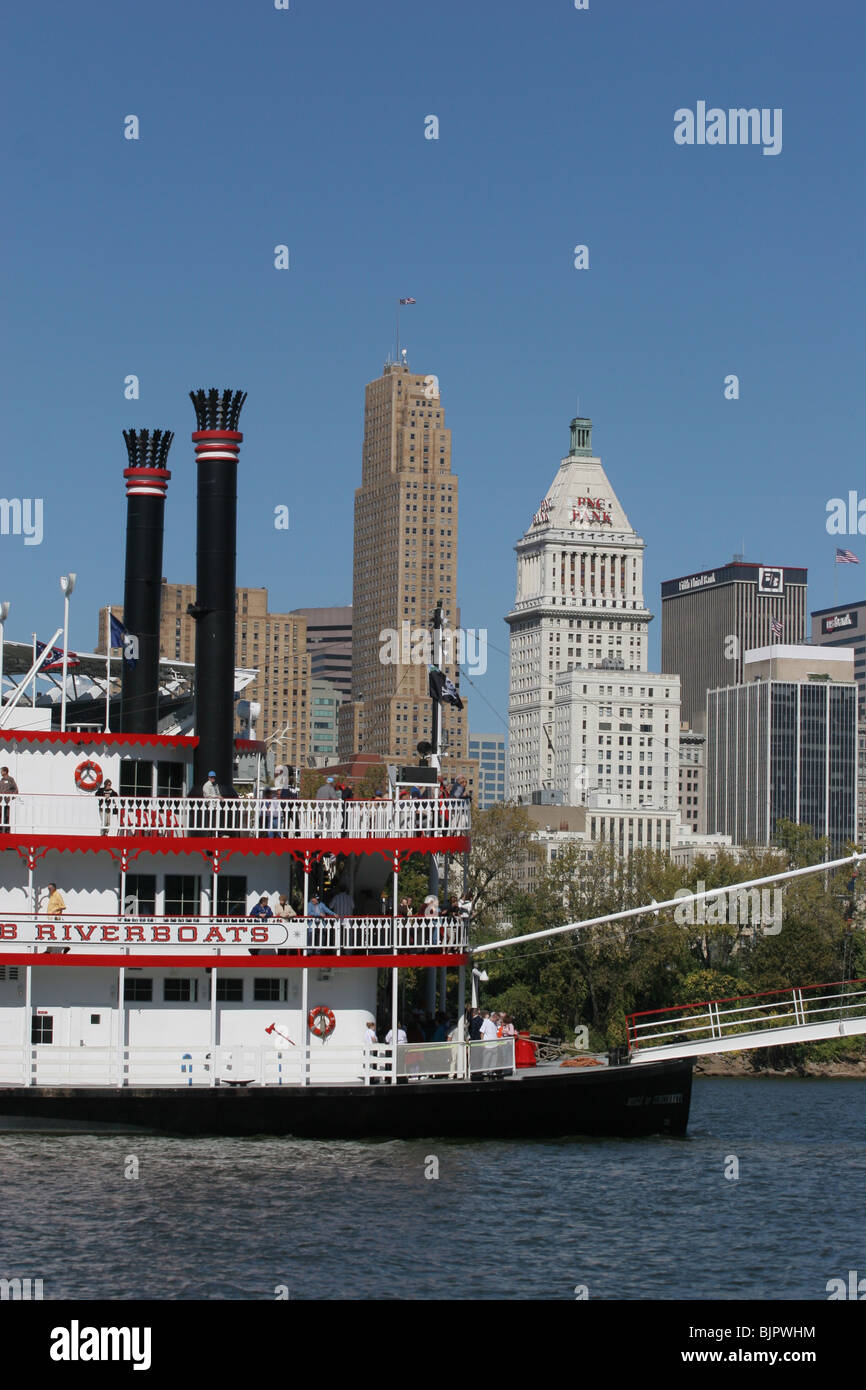 paddlewheel boat Ohio river downtown Cincinnati stadium Ohio Stock