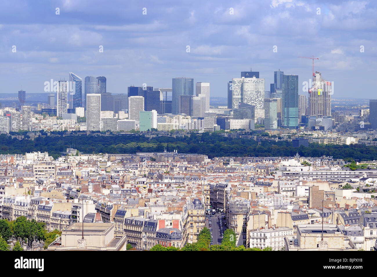Skyscrapers on horizon hi-res stock photography and images - Alamy