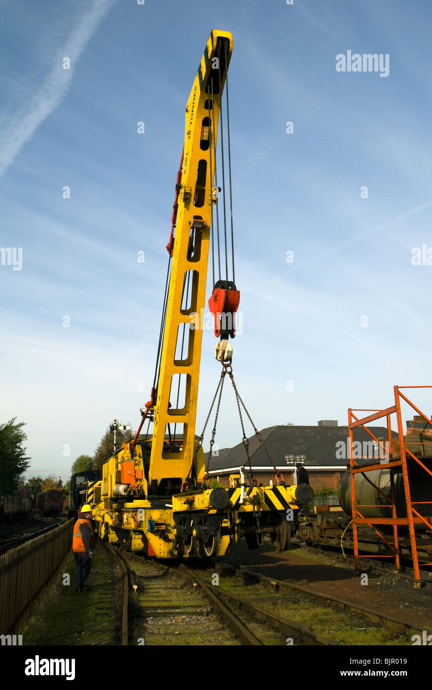 Cowans Sheldon 50 tonne strut jib rail crane at Crewe, Cheshire, UK.  Lifting the relieving bogey. Stock Photo