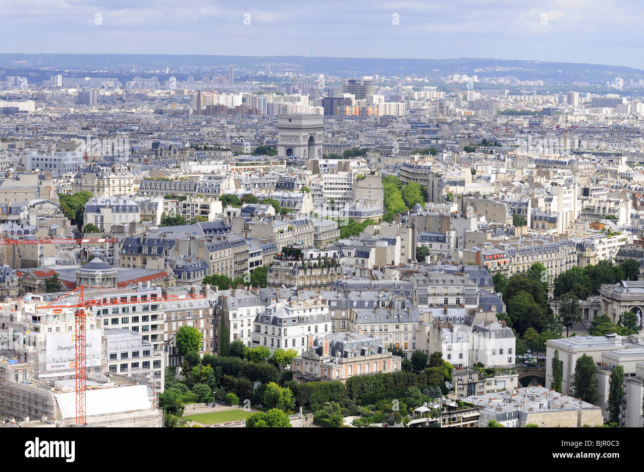 Paris cityscape with white buildings, rooftops and Triumphant Arc Stock ...