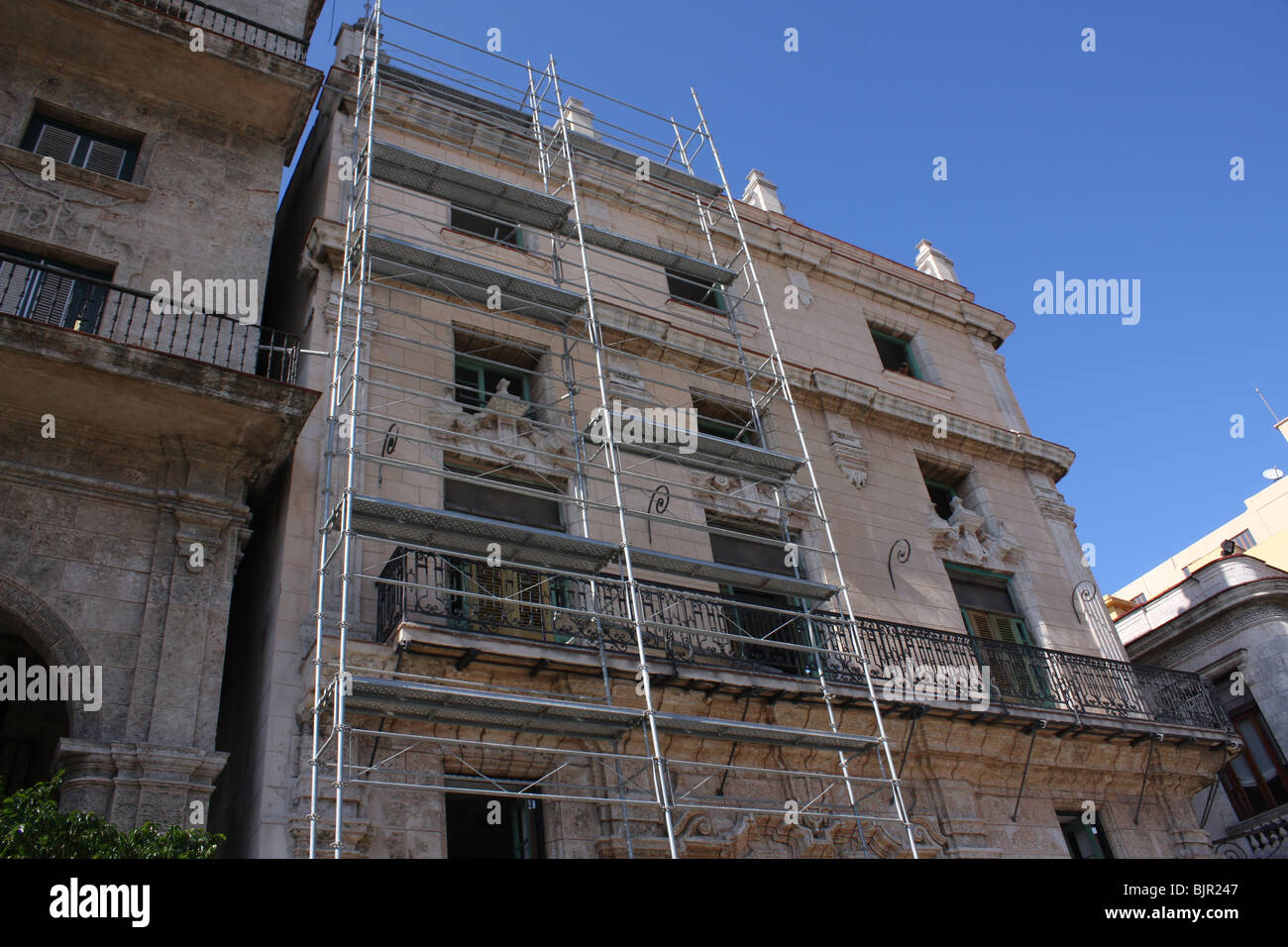 Scaffolding old building hi-res stock photography and images - Alamy