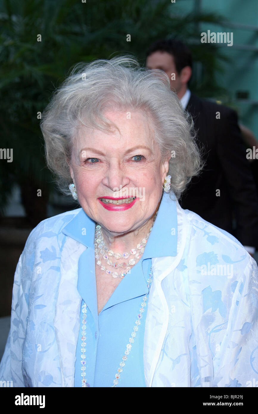 BETTY WHITE LOVE N' DANCING LOS ANGELES PREMIERE HOLLYWOOD LOS ANGELES ...