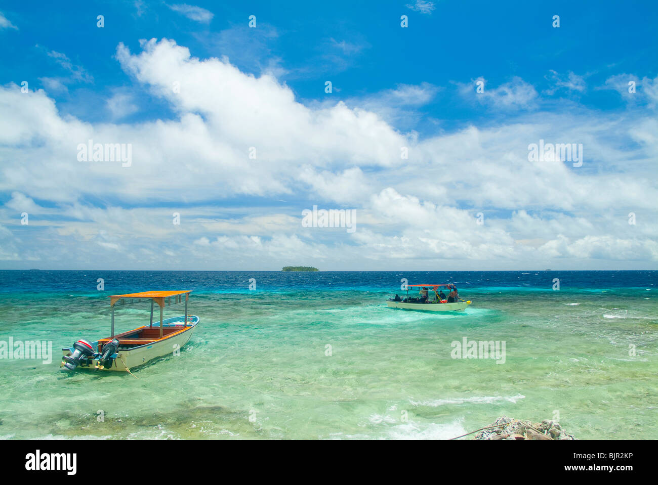 Two boats hi-res stock photography and images - Alamy