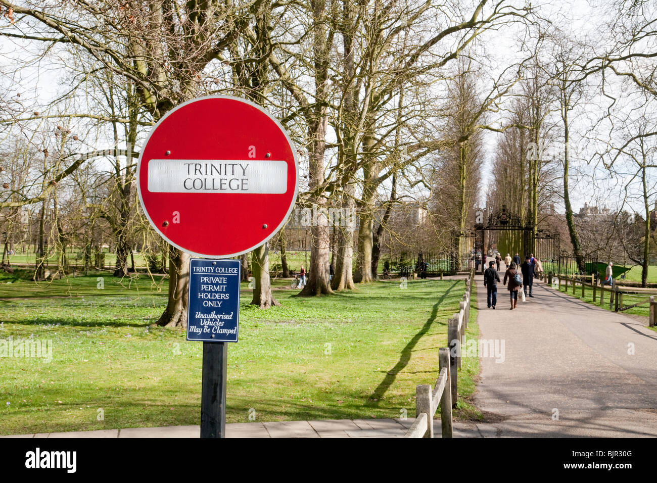 No entry sign to vehicles outside Trinity College Cambridge University, UK Stock Photo