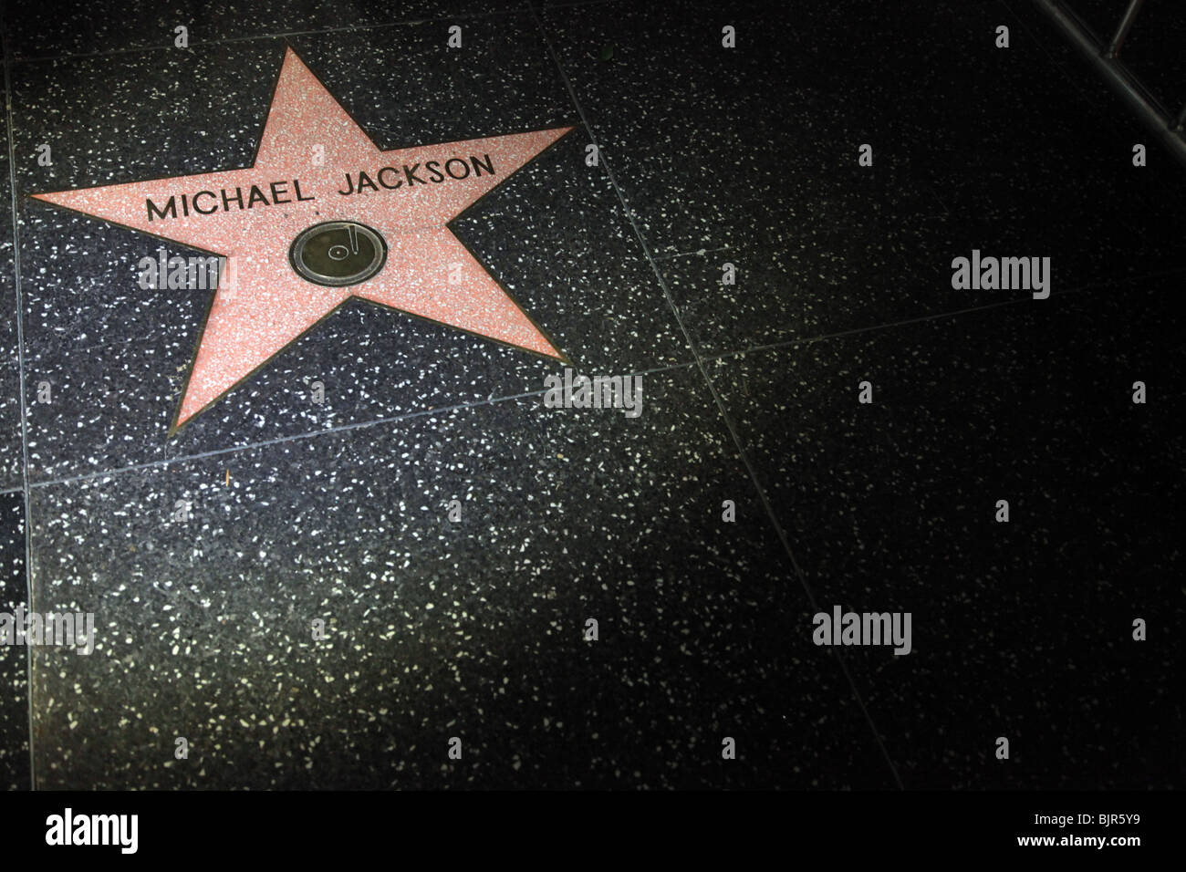 MICHAEL JACKSON MIDNIGHT VIGIL AT MICHAEL JACKSON STAR ON HOLLYWOOD BOULEVARD HOLLYWOOD LOS ANGELES CA USA 26 June 2009 Stock Photo