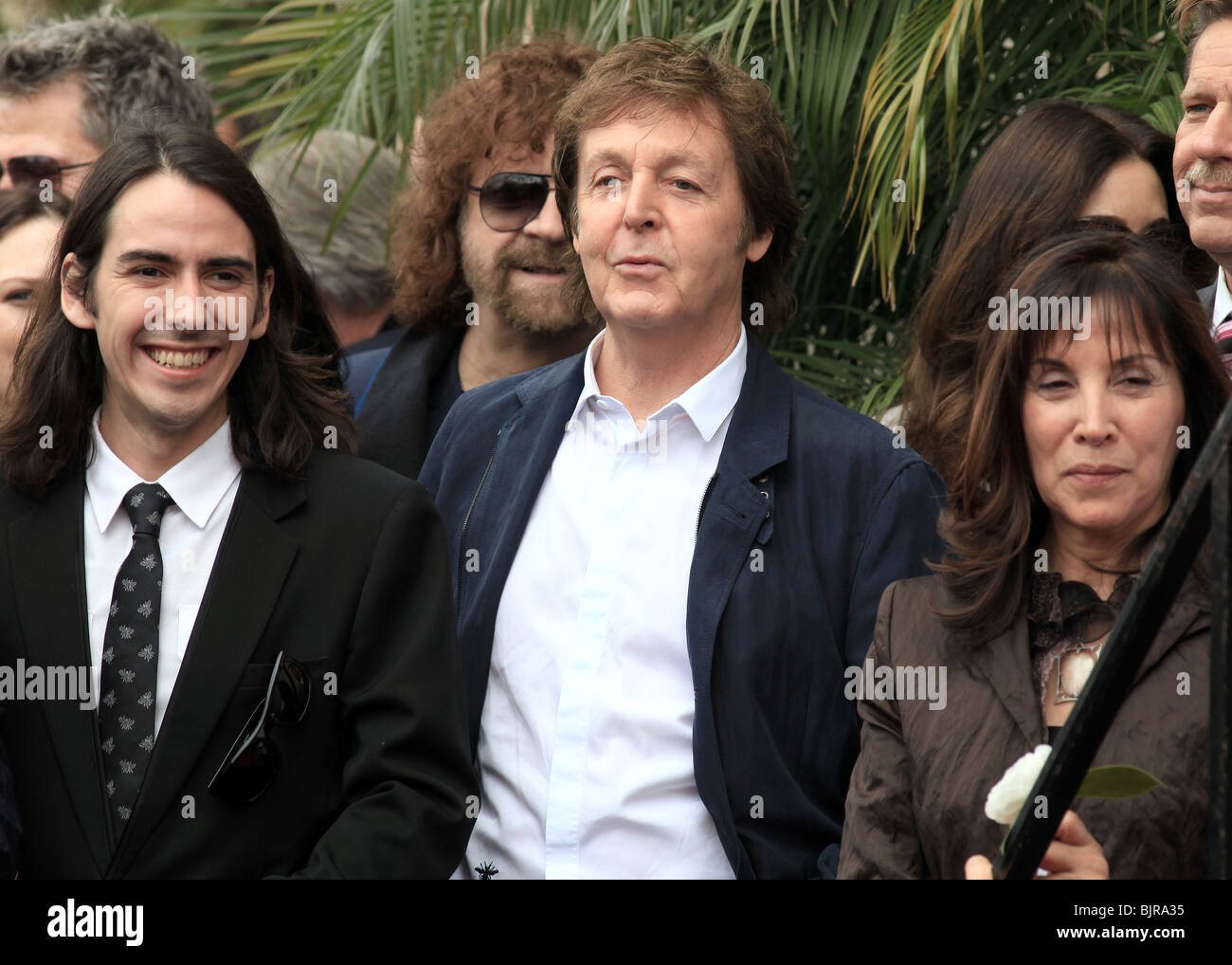 DHANI HARRISON JEFF LYNNE PAUL MCCARTNEY OLIVIA HARRISON GEORGE HARRISON HONORED POSTHUMOUSLY WITH A STAR ON THE HOLLYWOOD WA Stock Photo