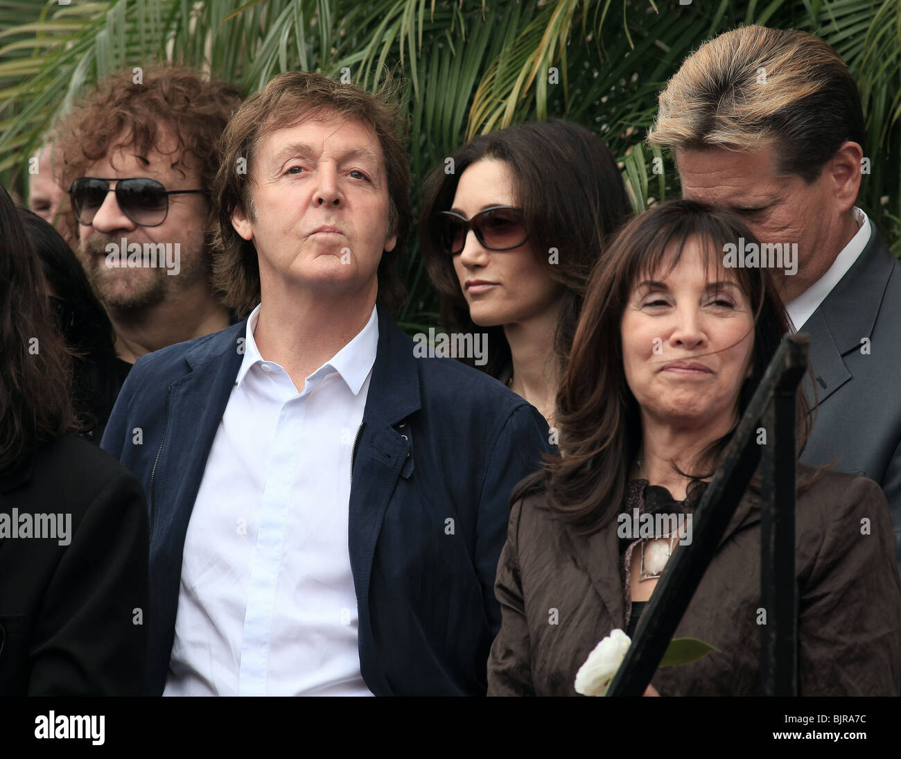 JEFF LYNNE PAUL MCCARTNEY NANCY SHEVELL OLIVIA HARRISON GEORGE HARRISON HONORED POSTHUMOUSLY WITH A STAR ON THE HOLLYWOOD WAL Stock Photo