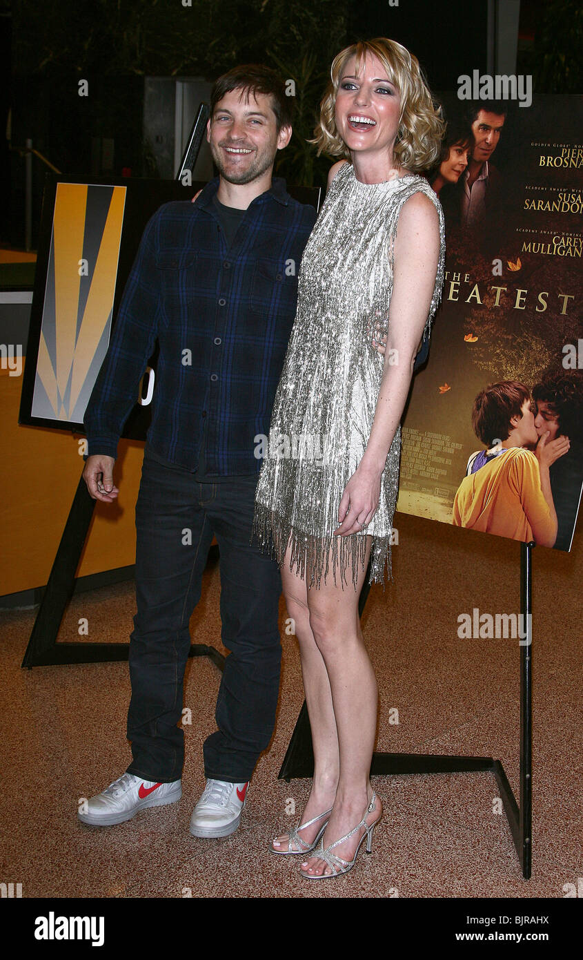 TOBEY MAGUIRE SHANA FESTE THE GREATEST LOS ANGELES PREMIERE HOLLYWOOD LOS ANGELES CA USA 25 March 2010 Stock Photo