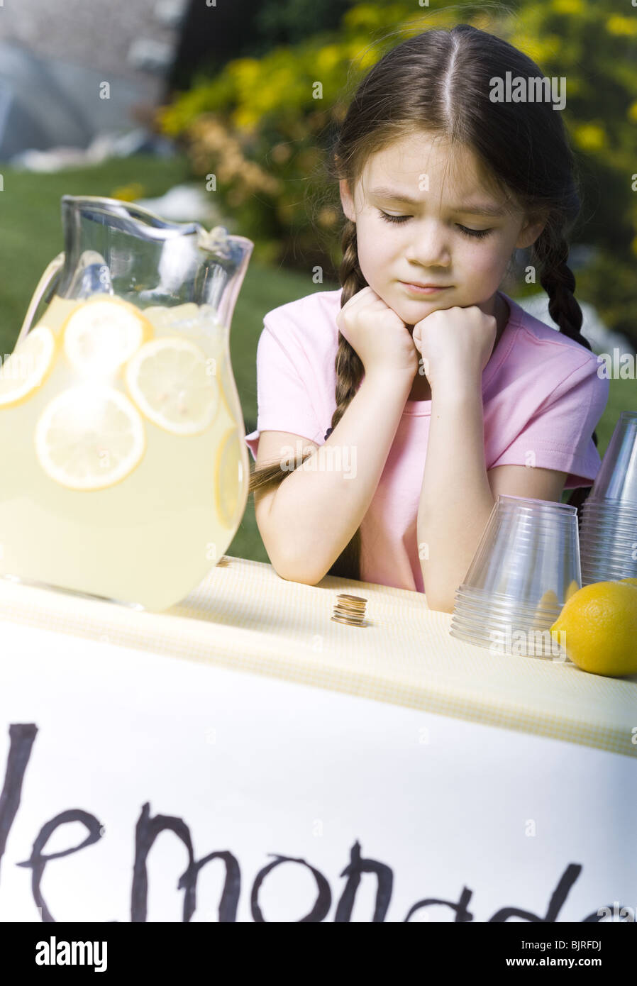 Girl selling lemonade Stock Photo Alamy