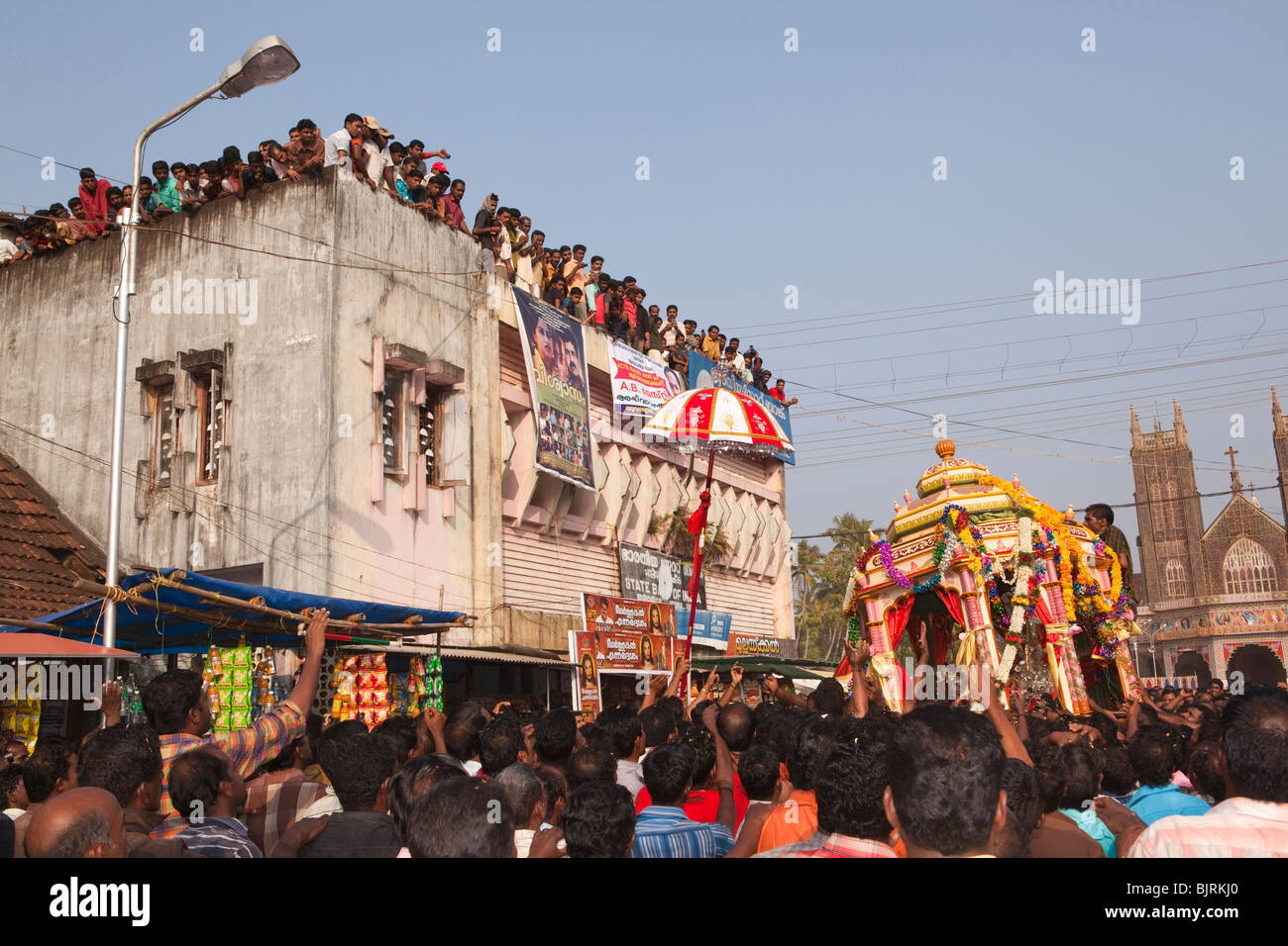 India, Kerala, Alappuzha, (Alleppey) Arthunkal, feast of St. Sebastian, pilgrims holding aloft procession icon Stock Photo