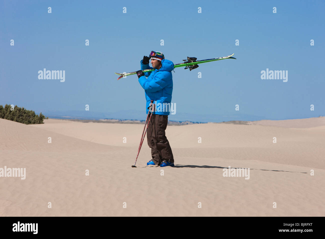 USA, Utah, Little Sahara, man with skiwear in desert Stock Photo