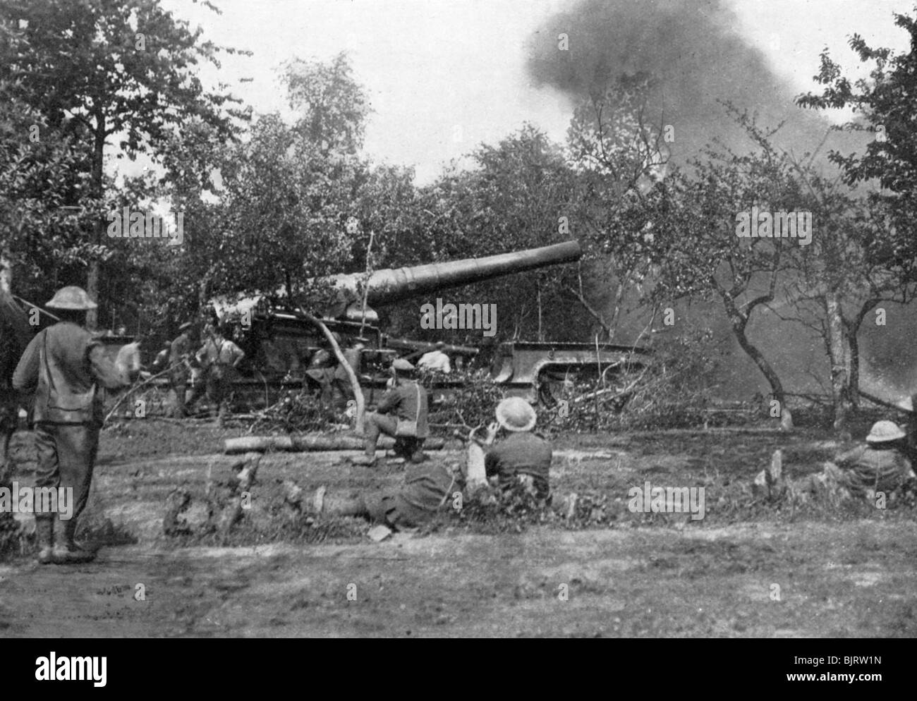 Big railway gun firing during the advance in the west, First World War, 1914-1918, (c1920). Artist: Unknown Stock Photo