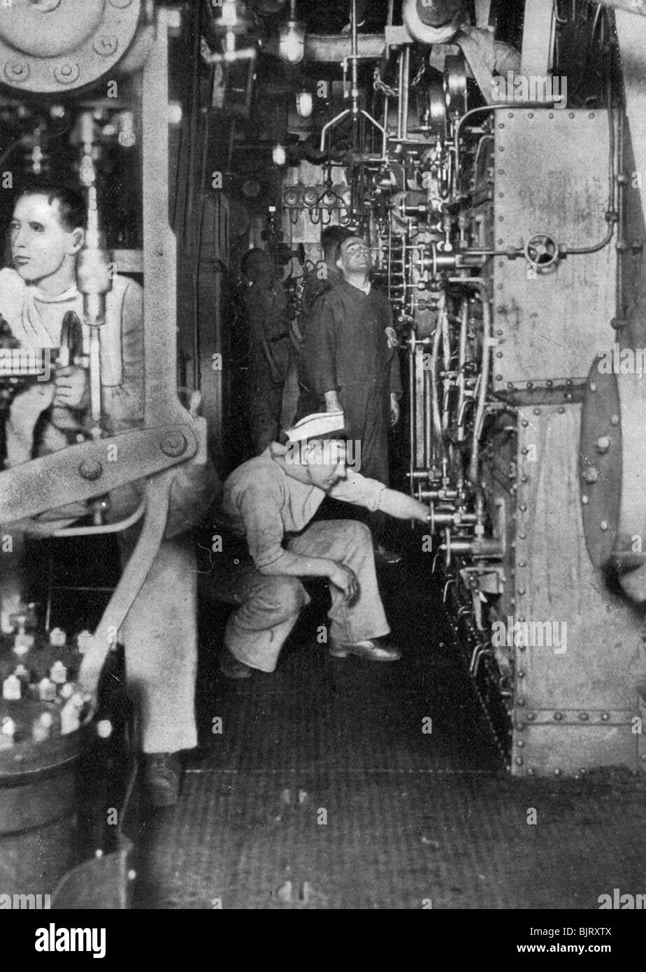 A warship's boiler room, First World War, 1914-1918, (c1920). Artist: Unknown Stock Photo