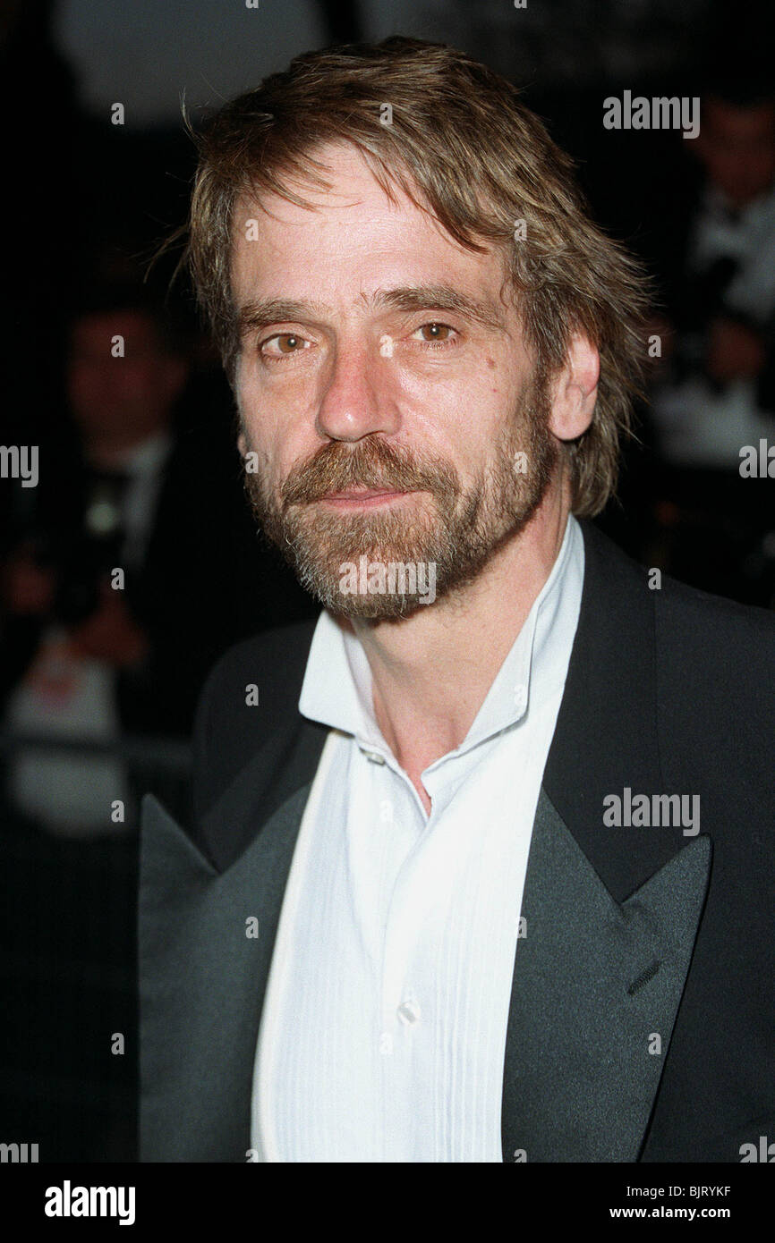 JEREMY IRONS 18 May 2000 Stock Photo - Alamy, image size:866x1390