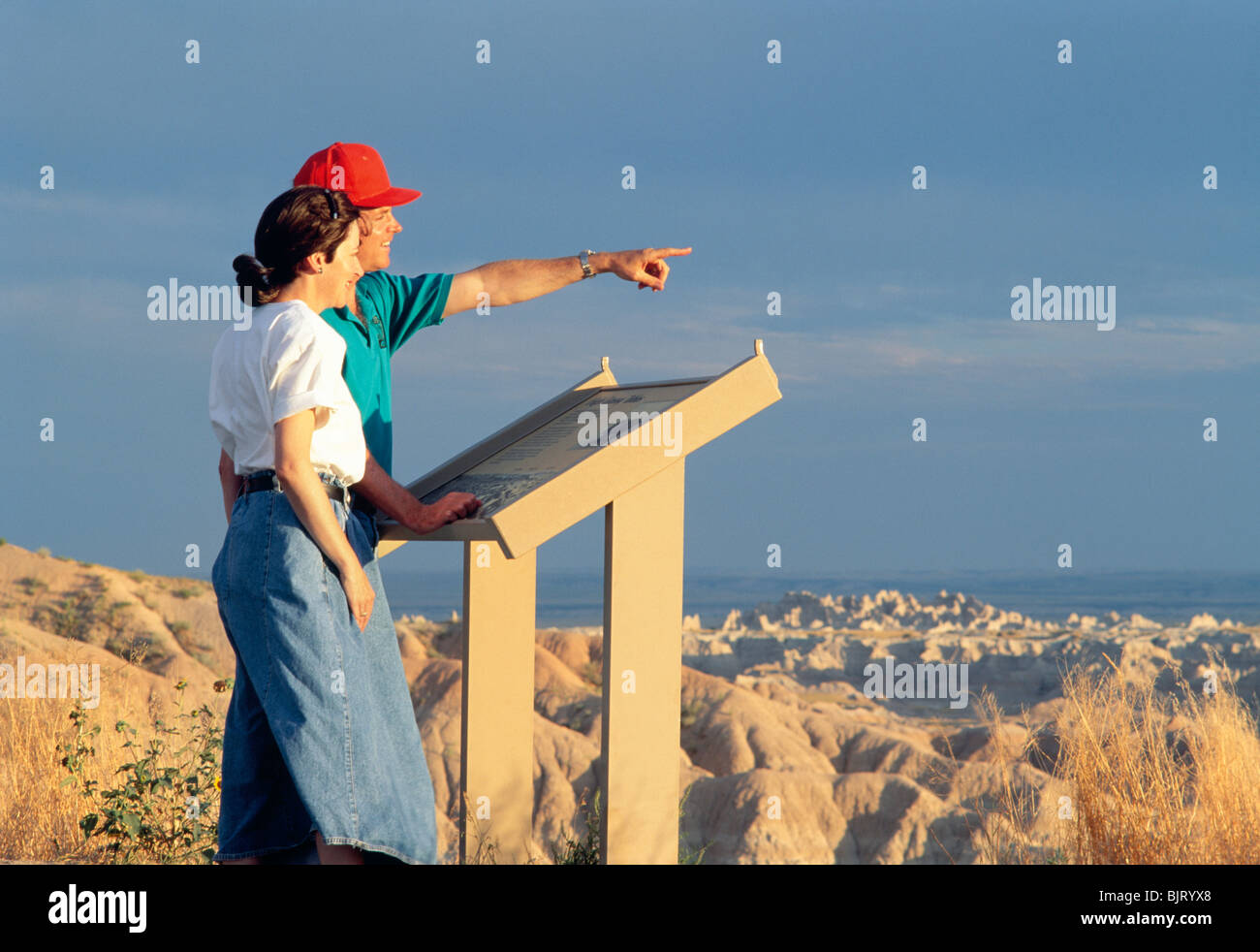Badlands north dakota map hi res - Tourist Couple At Badlands National Park South Dakota Usa BJRYX8 