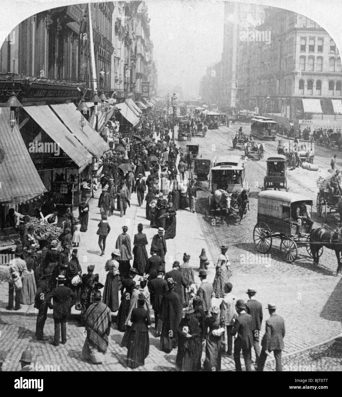 A street scene in Chicago, Illinois, USA, 1896.
