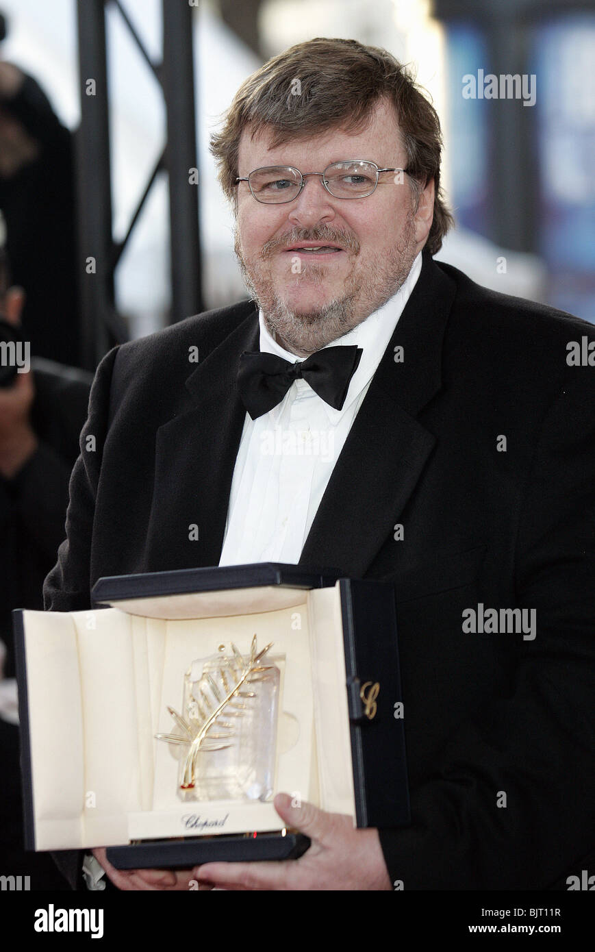 MICHAEL MOORE CANNES FILM FESTIVAL 2004 CANNES FRANCE 23 May 2004 Stock Photo