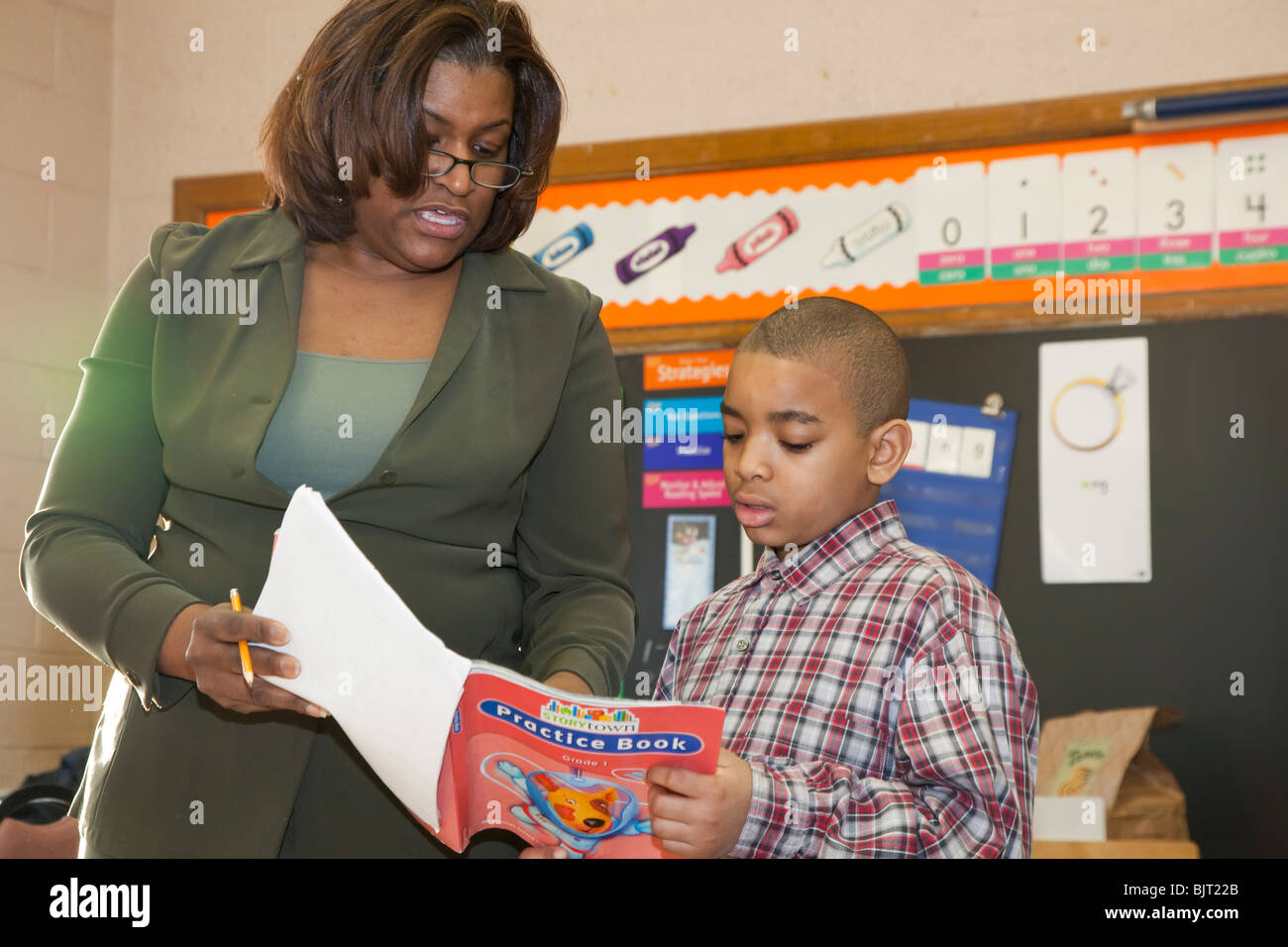 Detroit, Michigan - First grade teacher Ivy Bailey helps a student at MacDowell Elementary School. Stock Photo