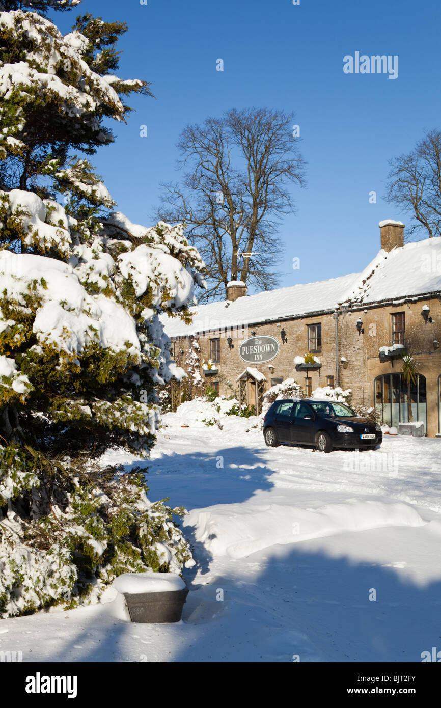 Winter snow on the Cotswolds at the Puesdown Inn, near Hazleton, Gloucestershire Stock Photo
