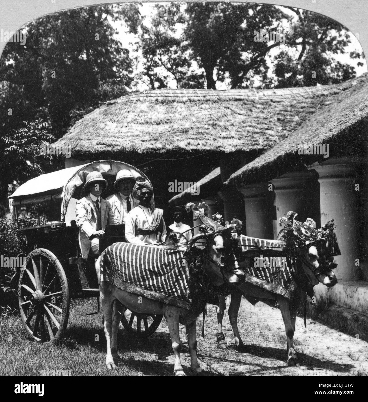 Leaving the dak bungalow for a 'bile-gharry', Belgaum district, southern India, 1900s.Artist: Realistic Stock Photo