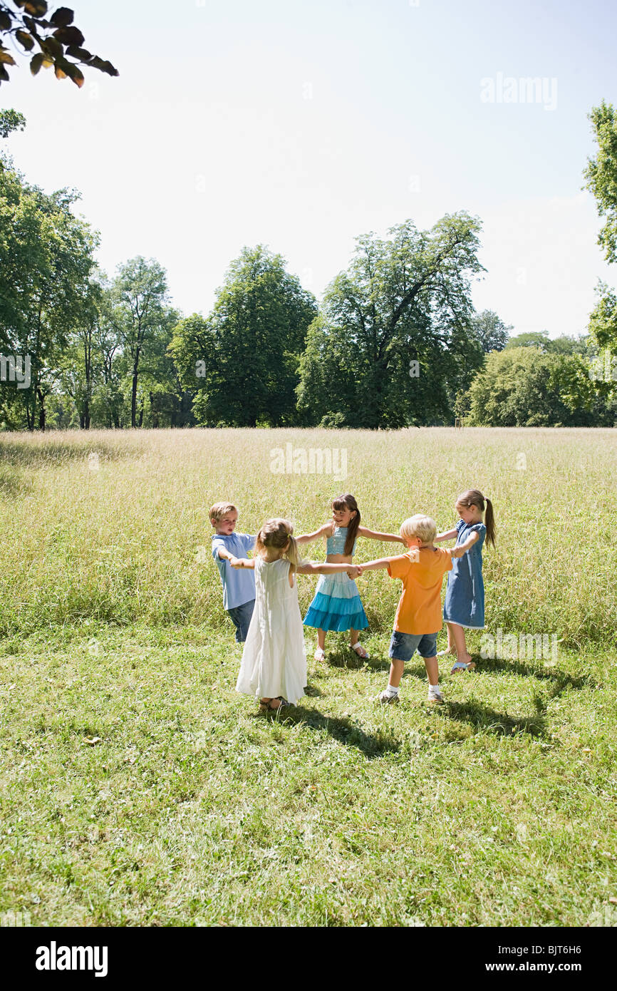 Children holding hands group hi-res stock photography and images - Alamy