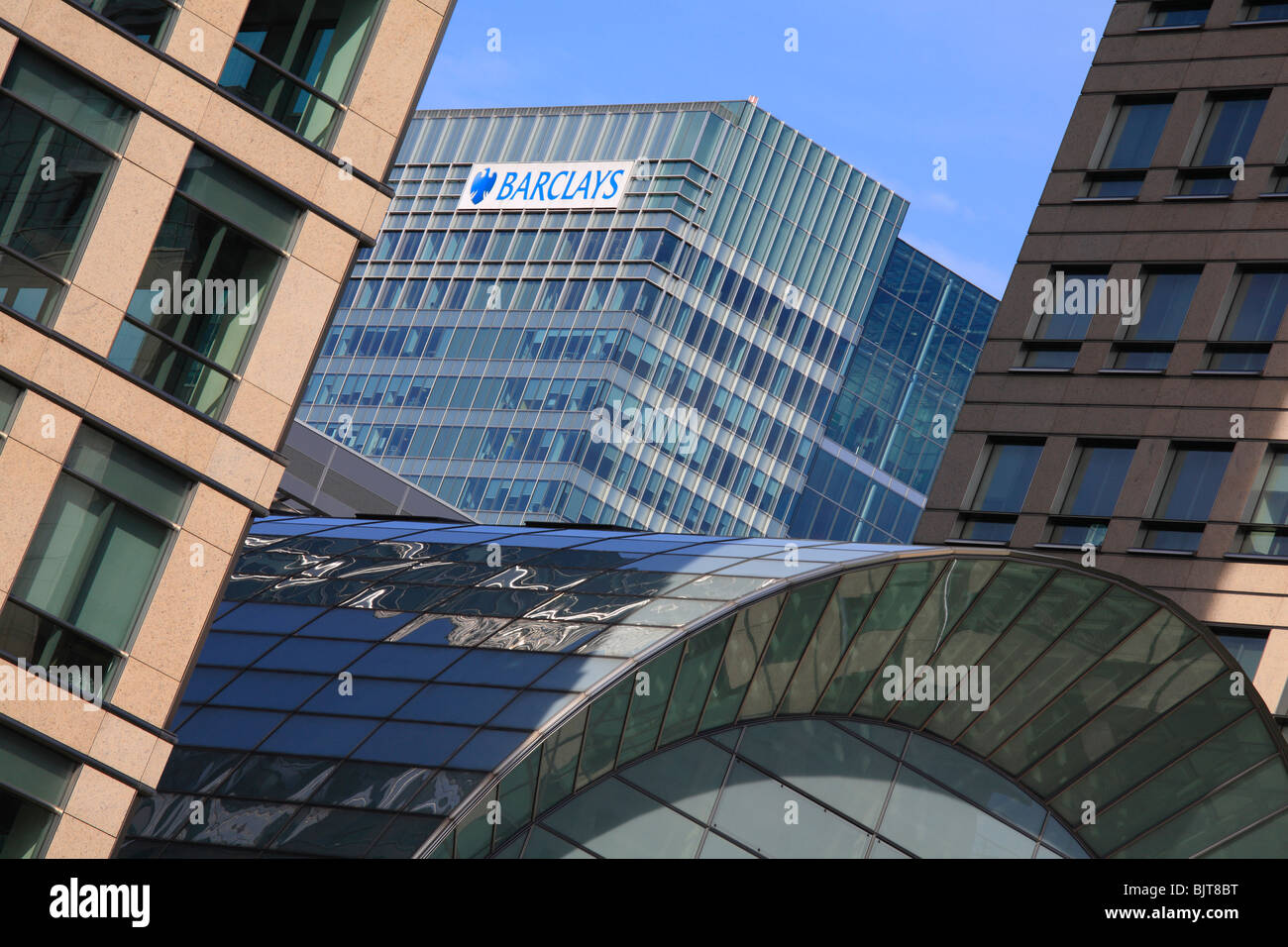 Barclays headquarters one churchill place hi-res stock photography and ...
