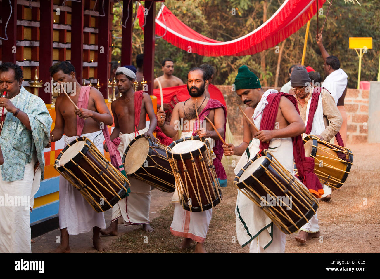 India, Kerala, Cannanore (Kannur), Theyyam ritual, temple drummers ...