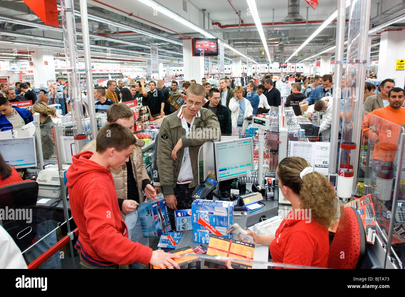 Media Markt, Shopping