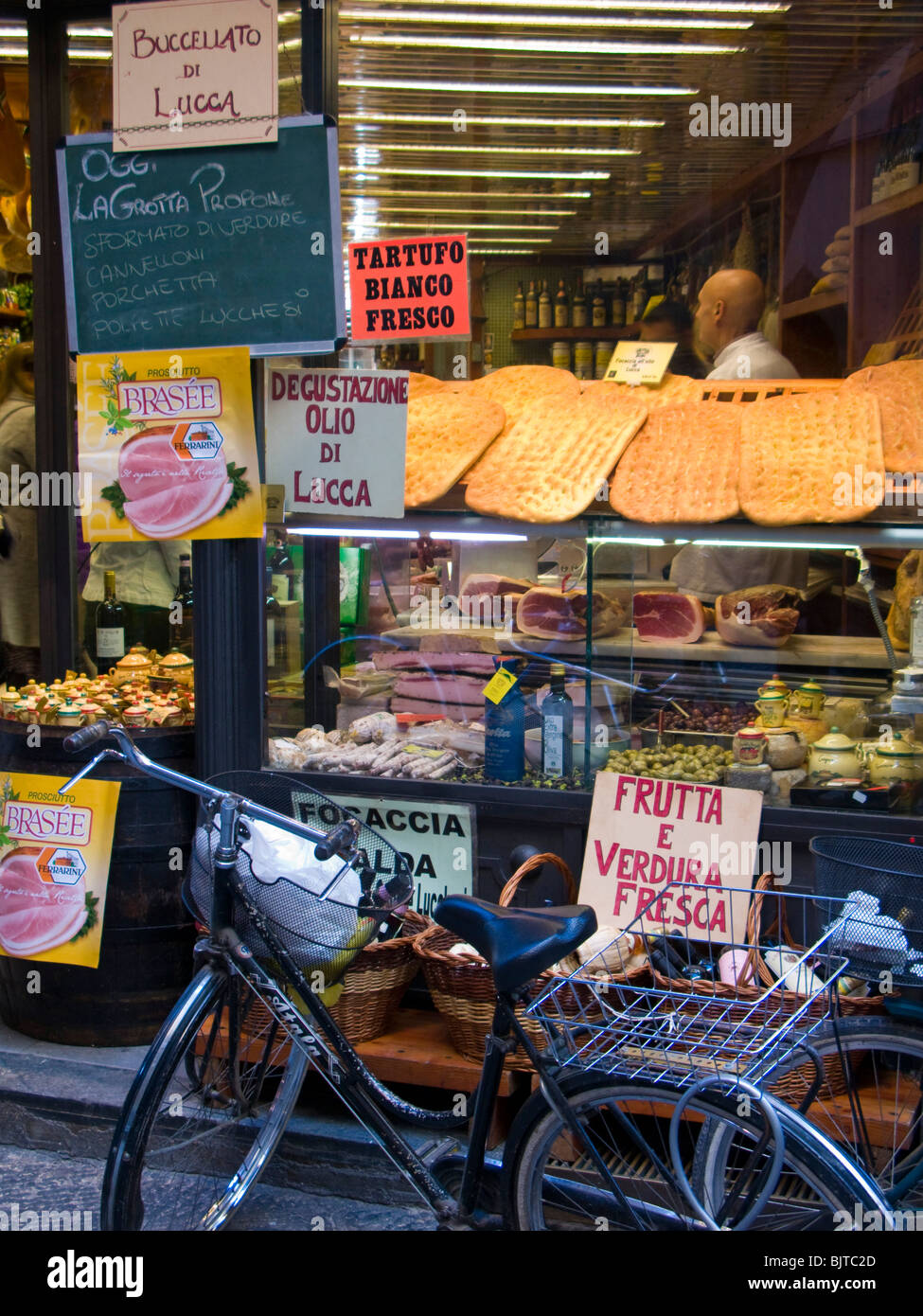 Lucca, Italy, grocery shop window with bicycle Stock Photo Alamy